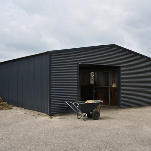 3043 - J8_2.6 - Antraciet Jawiniloods uitgevoerd als paardenstal