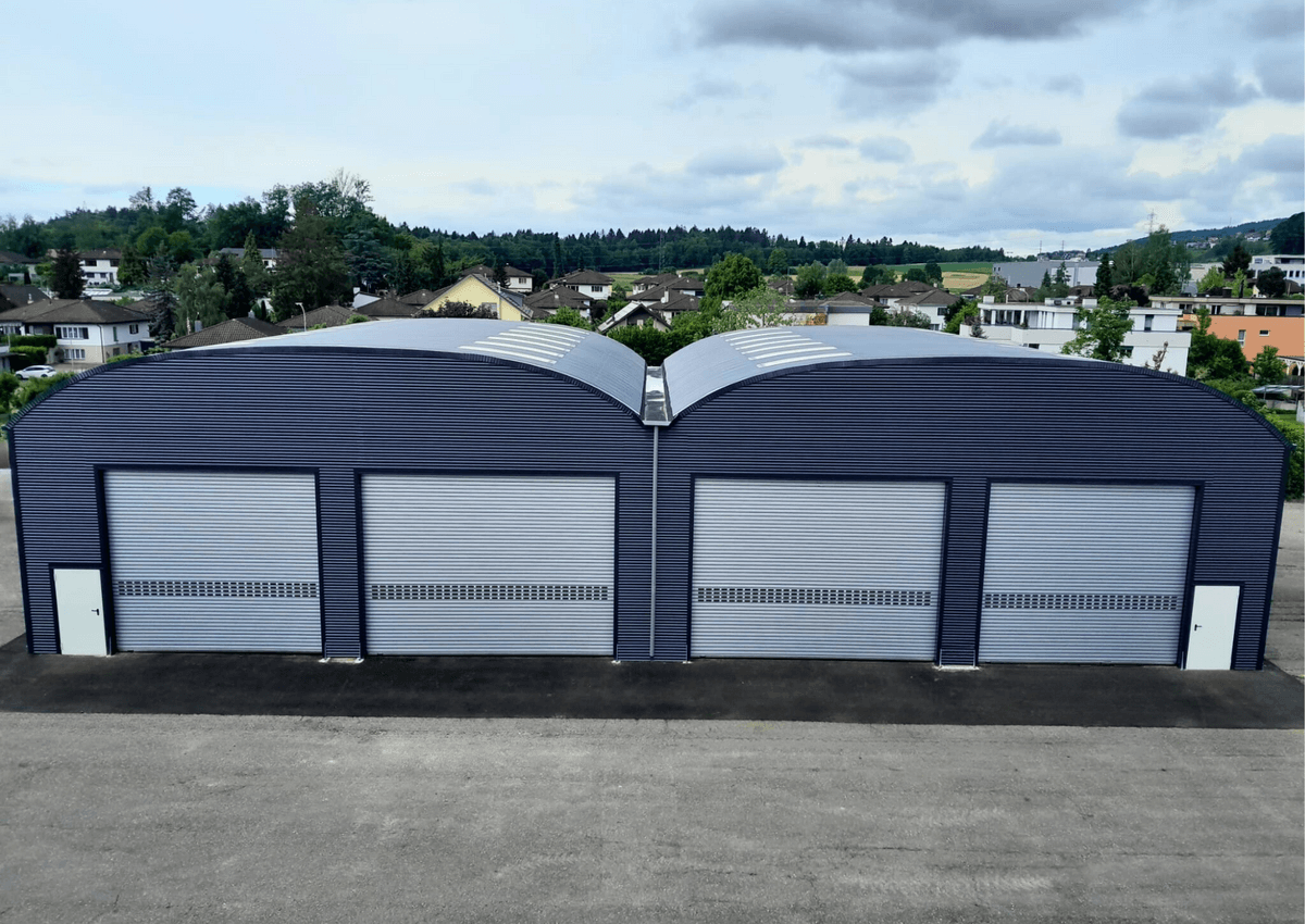 3046 - MS-V15 - Lkw-Lagerung mit mehreren Sektionaltoren