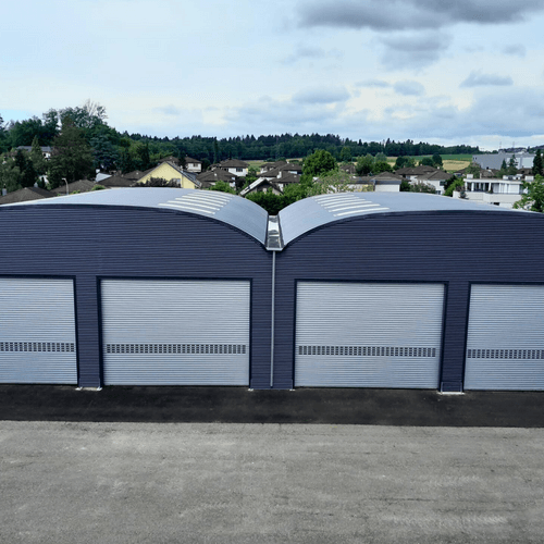 3046 - MS-V15 - Lkw-Lagerung mit mehreren Sektionaltoren