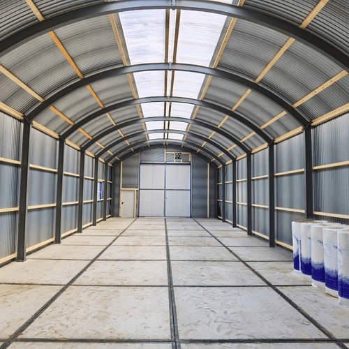 3051 - V8 - Innenseite eines Varianthalle mit Schiebetüren