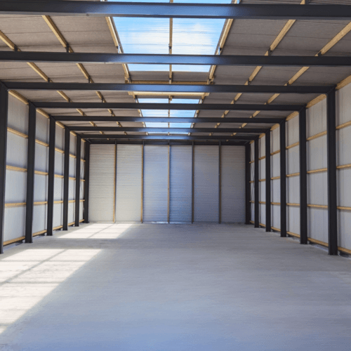 3053 - P10 - Innenansicht eines Variant+-Halle mit lichtdurchlässigen Paneelen