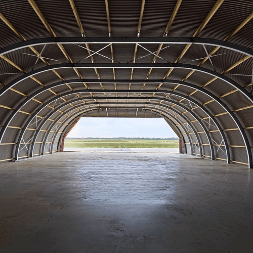 3054 - R16 - Binnenkant van een Romney hangaar