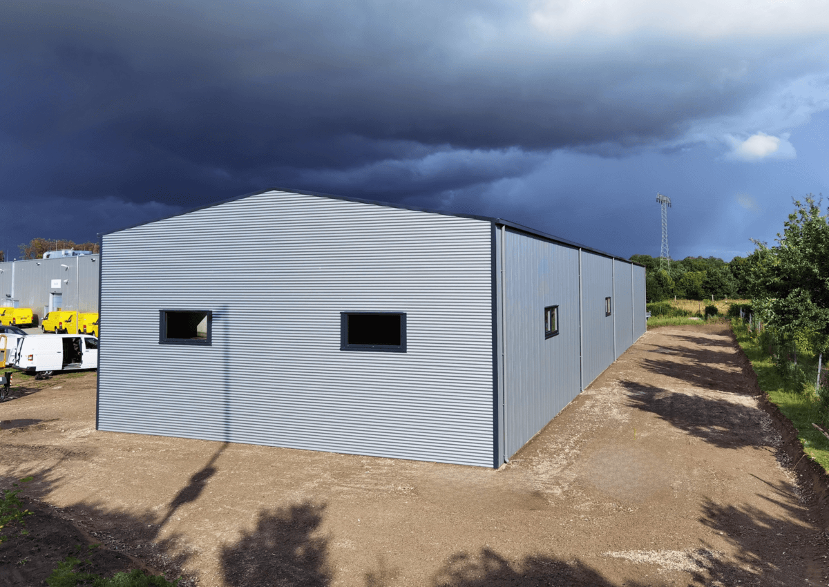 3004 - J12_5.5 - Onlangs afgemaakte Jawini bedrijfshal