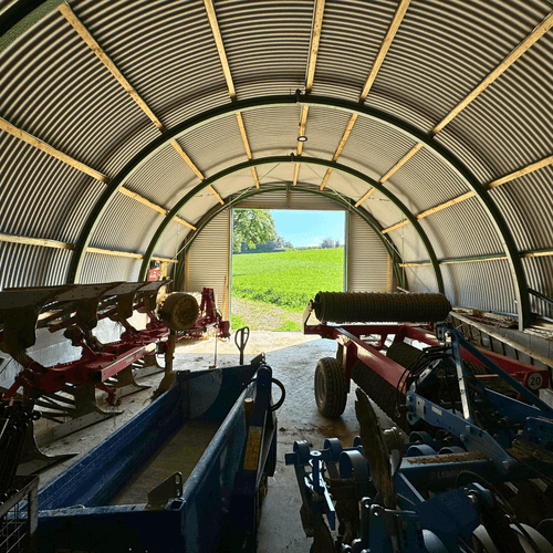 3027 - R8 - Opslag voor landbouwmachines