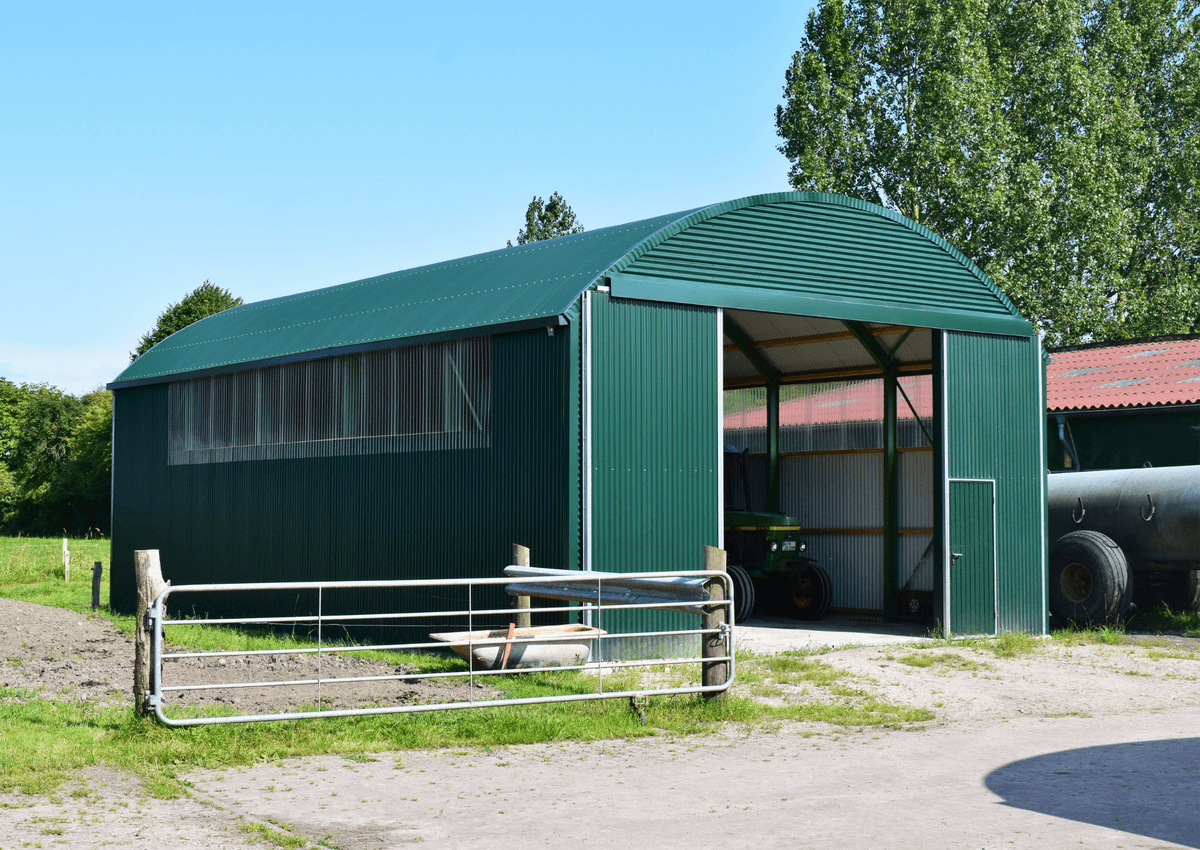 3028 - V8 - Opslagloods voor landbouwvoertuigen