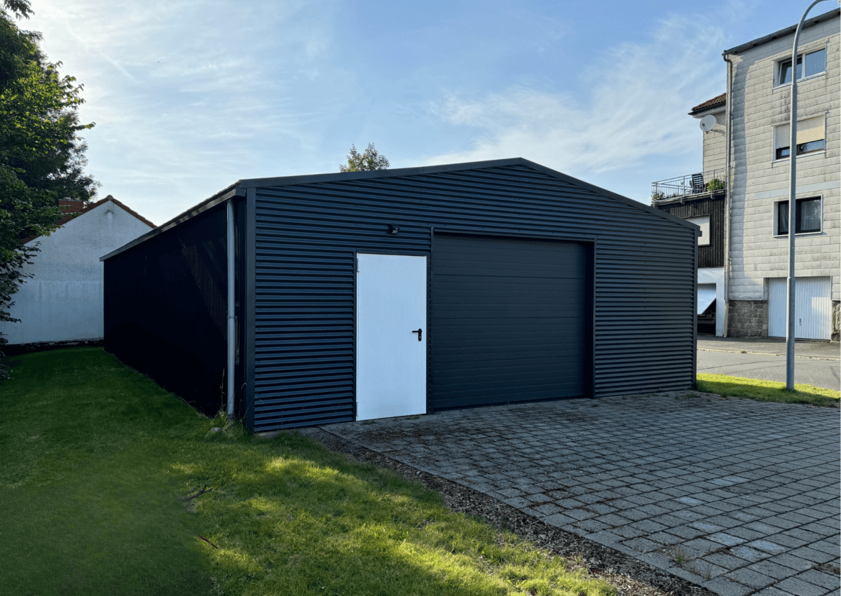 3031 - J8_2.7 - Kleine garage voor oldtimers