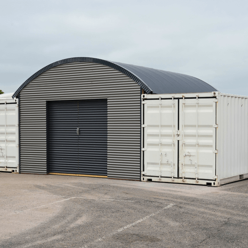 3034 - C5 - Containerüberdachung auf einer Baustelle